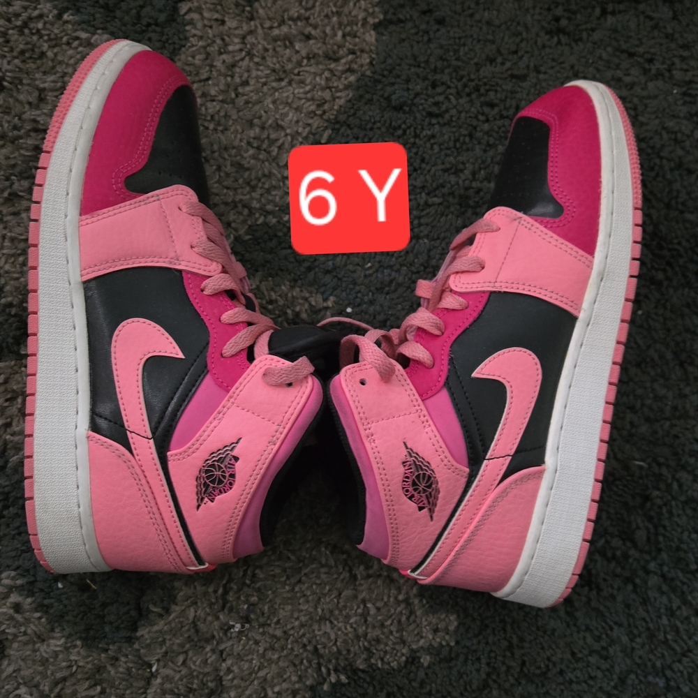 Nike Pink and Black Women's Sneakers